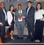 PREFEITO RONIE SILVA É ELEITO PERSONALIDADE MAIS INFLUENTE DO ESTADO DO PARÁ E VICE BITÃO BEGOT O REPRESENTA RECEBENDO A HONRARIA
