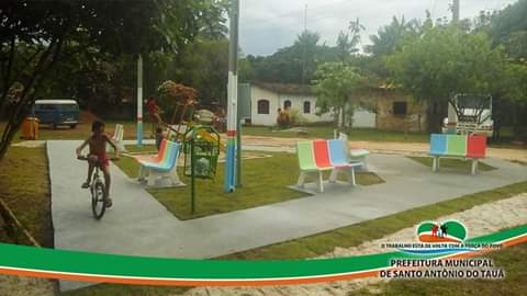Prefeitura inaugura praça no bairro Areia Branca e entrega ambulância 0 km na Vila do Espírito Santo.