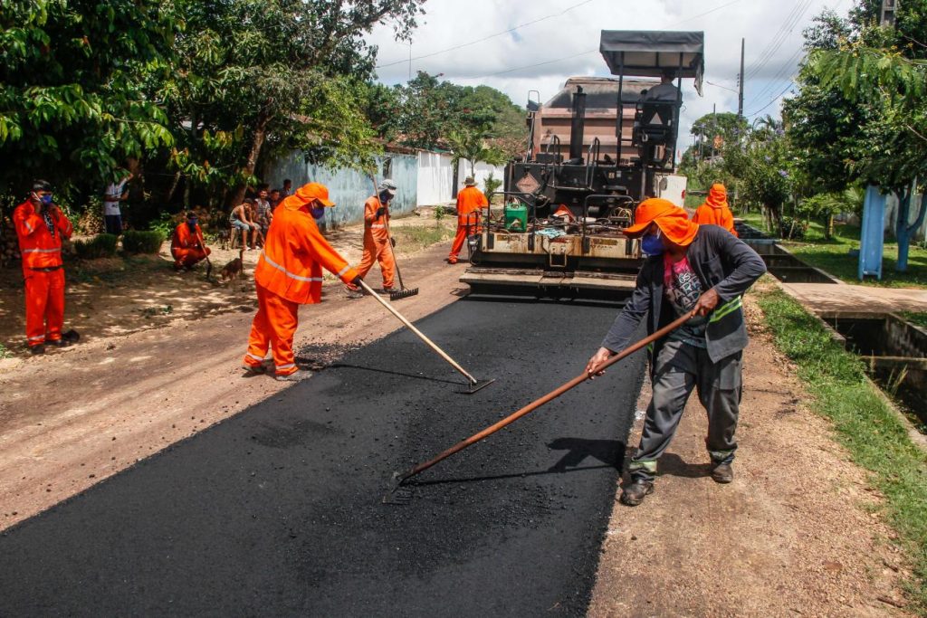Estado vistoria obras de pavimentação na cidade de Santo Antônio do Tauá