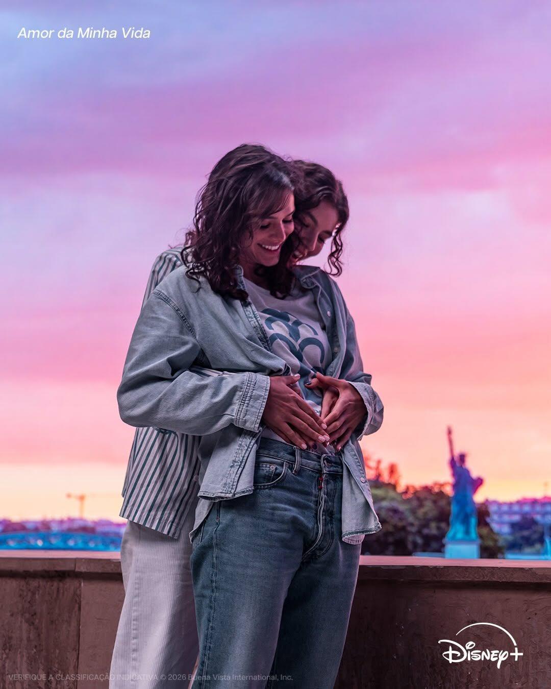 'Amor da Minha Vida': Bruna Marquezine e Alanis Guillen surgem em clima romântico