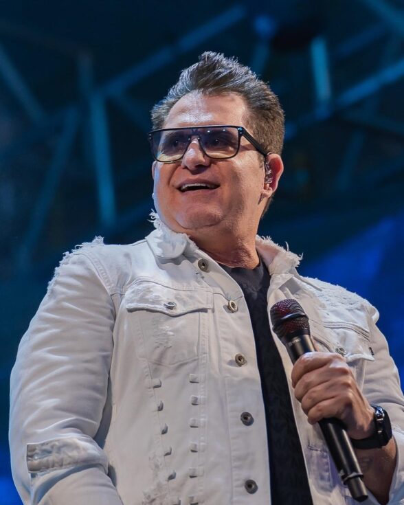 Marrone comenta polêmica após dizer ser 'meio gay' durante show