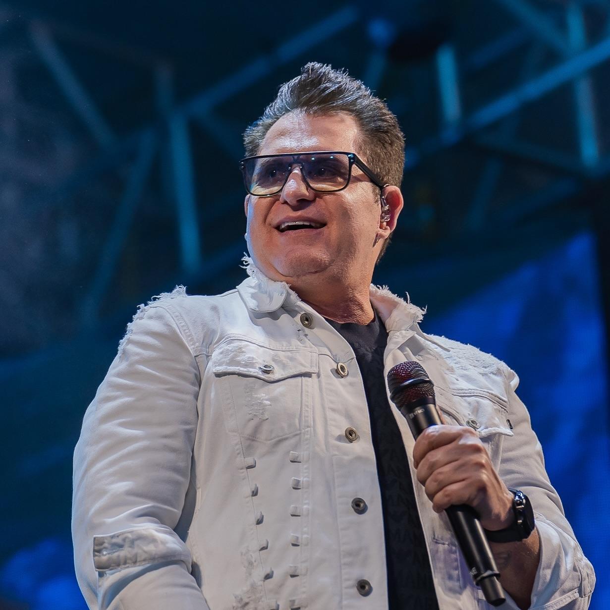 Marrone comenta polêmica após dizer ser 'meio gay' durante show