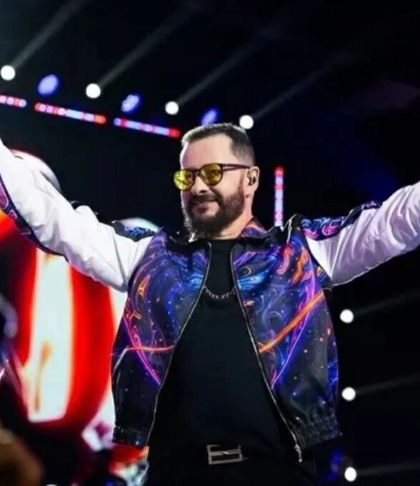VÍDEO: Veja momento que cantor despenca do palco durante show