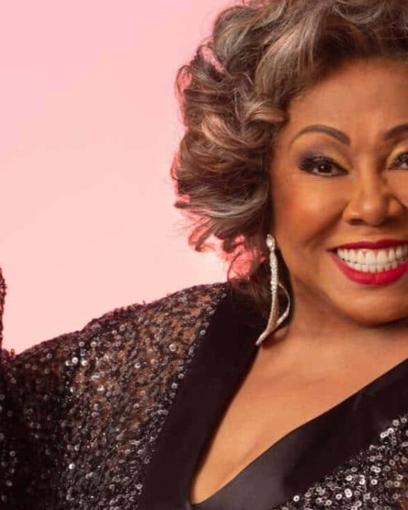 VÍDEO: Alcione se manifesta após queda durante show