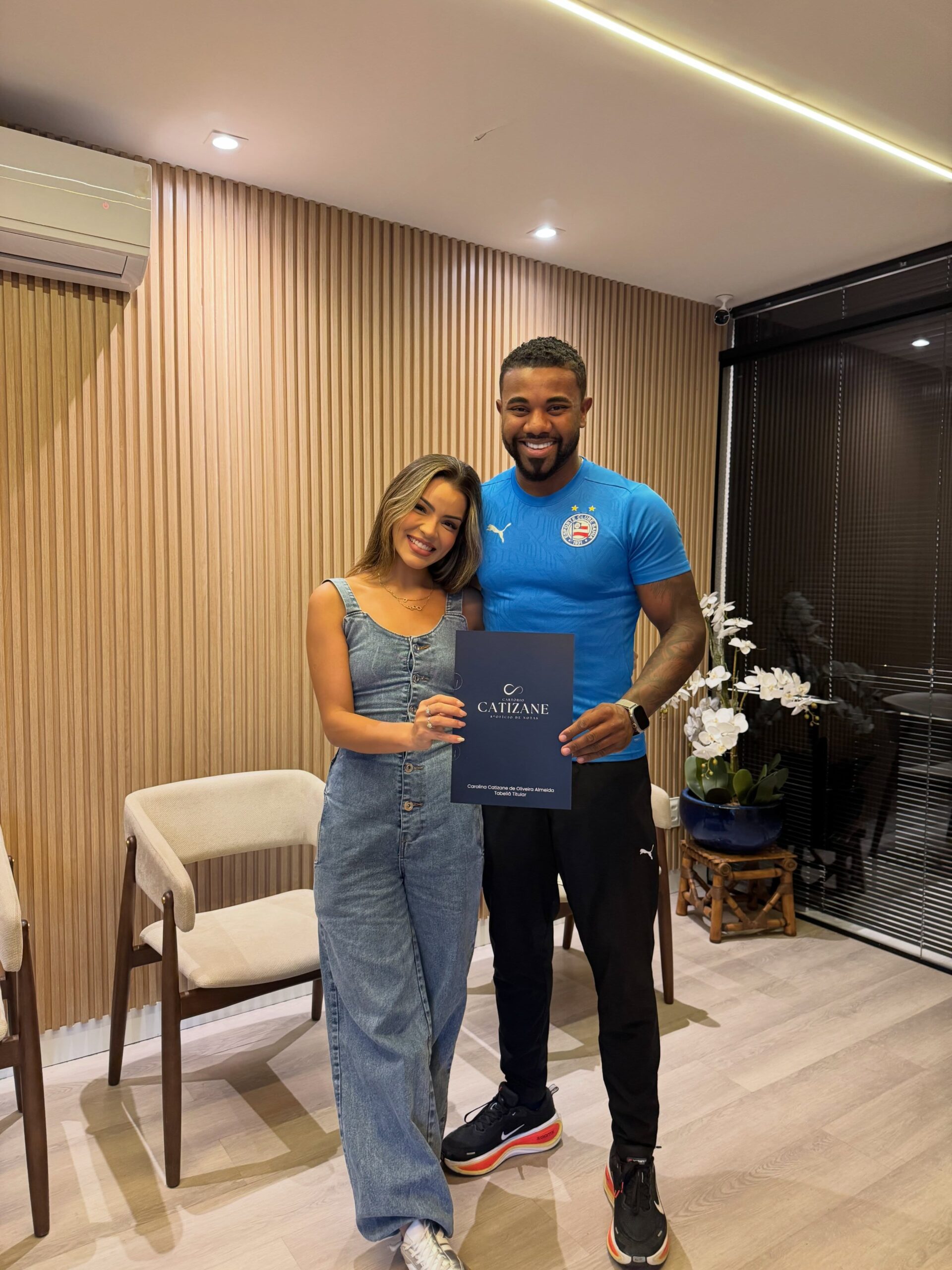 Davi Brito oficializa casamento no civil com influenciadora e revela planos para a festa