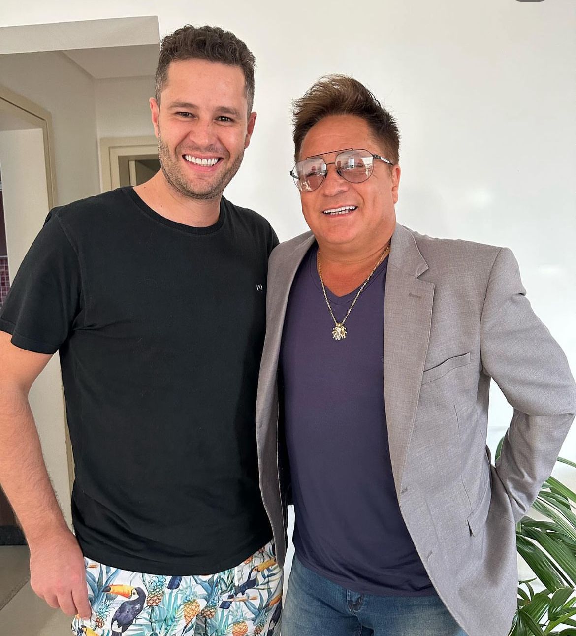 Pedro Leonardo se declara ao pai, Leonardo, em show: “Melhor amigo que tenho”