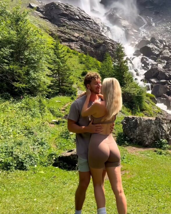 Casal roda o mundo para fazer sexo em cada país e revela quanto já desembolsou