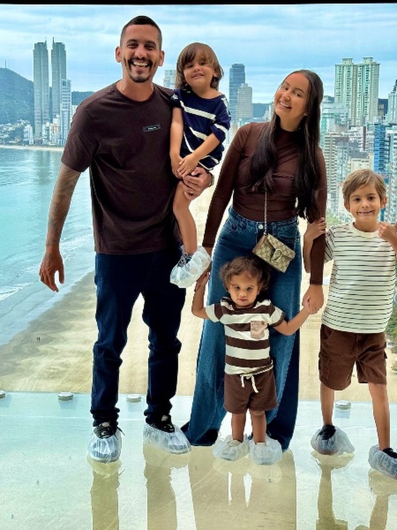 Influenciadora Marta Kelly morre aos 33 anos após cirurgia plástica e deixa 3 filhos