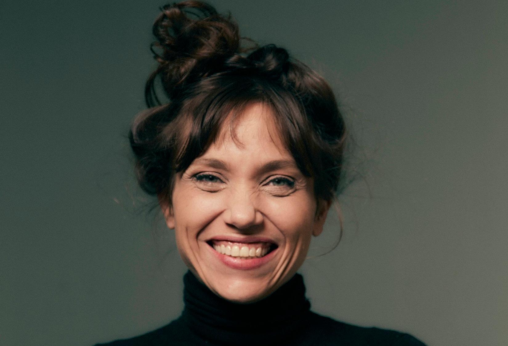 Julia Gorman estreia na série 'Emergência 53' e faz participação em novela da TV Globo
