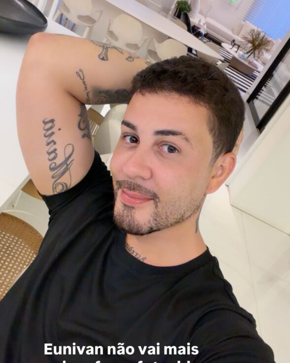 Carlinhos pede conselhos à Simone Mendes sobre fama e ela responde: “Você não é atualizado”