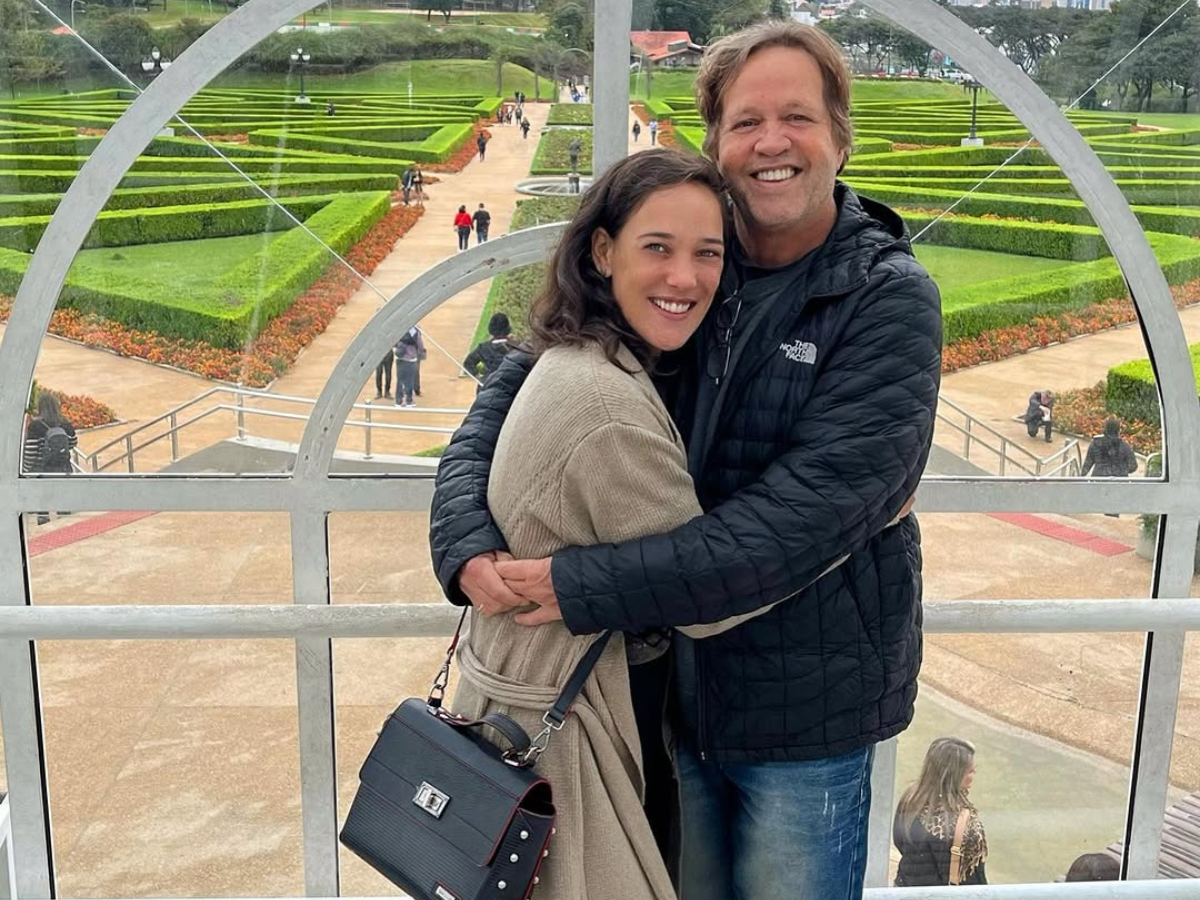 Adriana Birolli celebra 1 ano de casamento com diretor 24 anos mais velho: “Viva o amor”