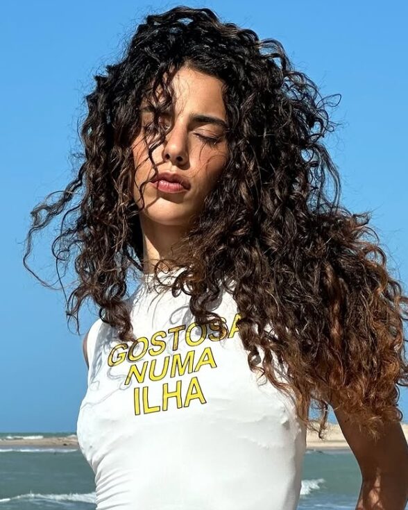 Marina Sena nega pedido de fã para erguer bandeira de Lula e explica motivo; veja vídeo!