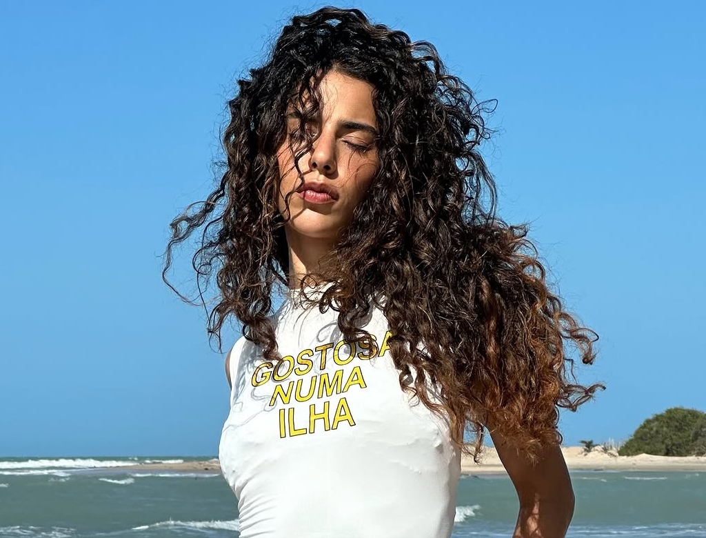 Marina Sena nega pedido de fã para erguer bandeira de Lula e explica motivo; veja vídeo!
