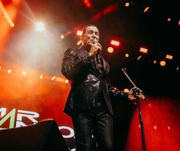 Elymar Santos canta a sedução do amor em show único em Belém
